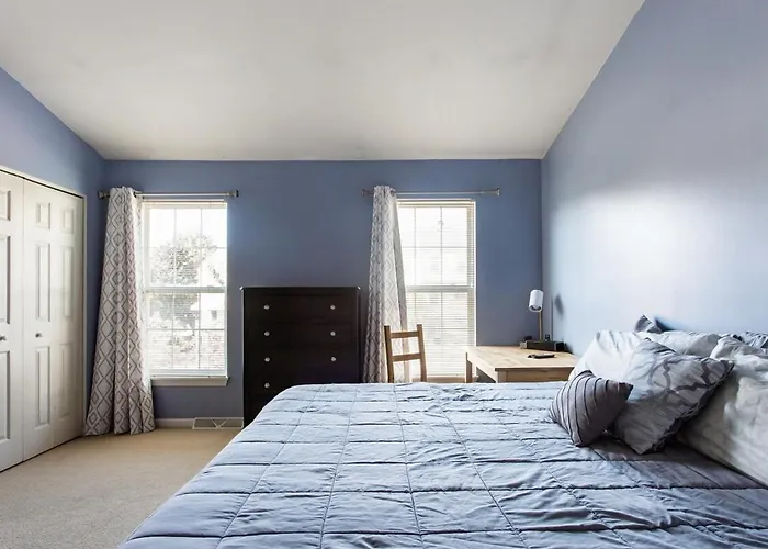 Triph - Townhouse, Ev Charger, Off Street Parking Apartment
