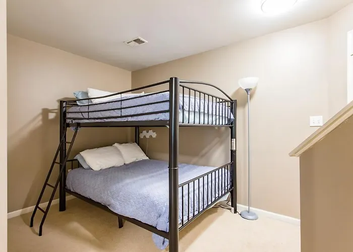 Triph - Townhouse, Ev Charger, Off Street Parking Apartment